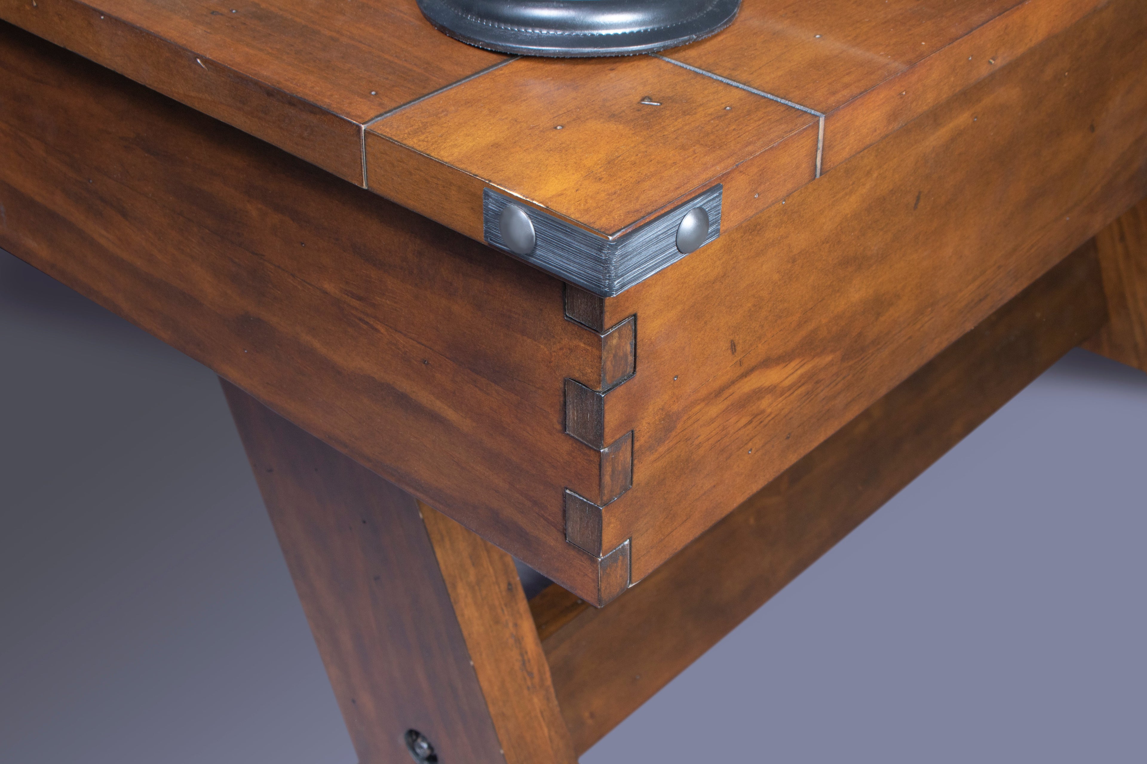 Legacy Billiards Barren pool table – Barren Corner Close Up